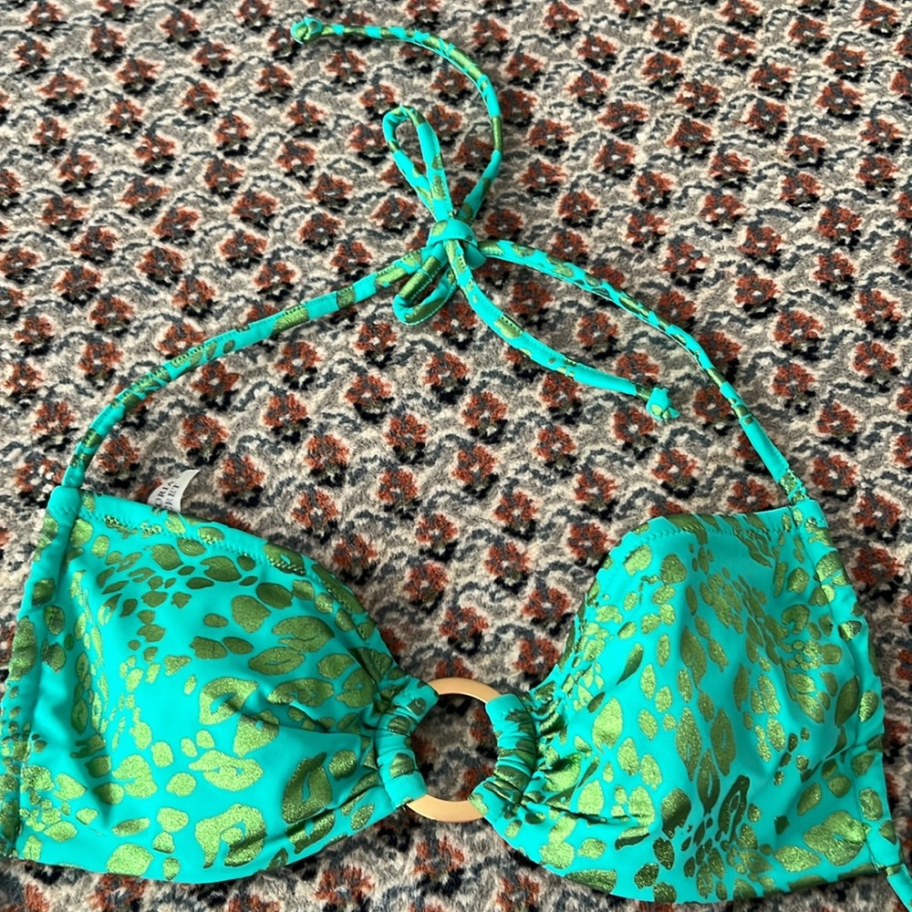 EUC Victoria's Secret Green Bikini Top Size Small